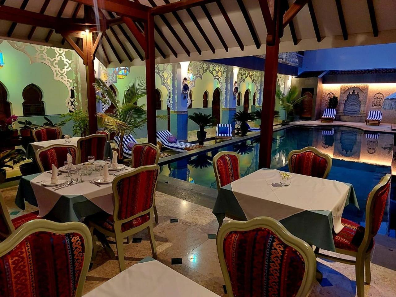 Blue Garden Boutique Hotel Jepara Esterno foto
