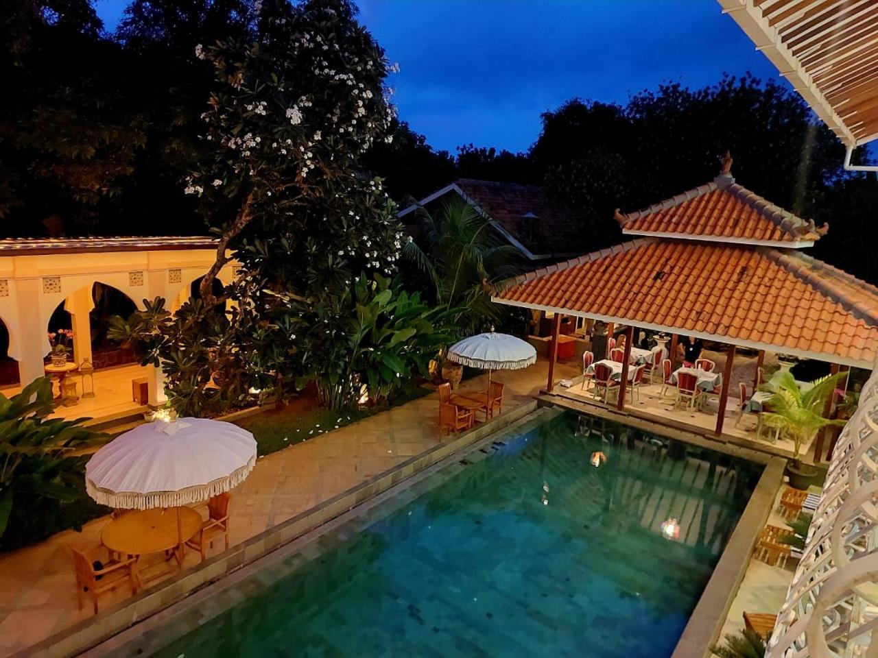 Blue Garden Boutique Hotel Jepara Esterno foto