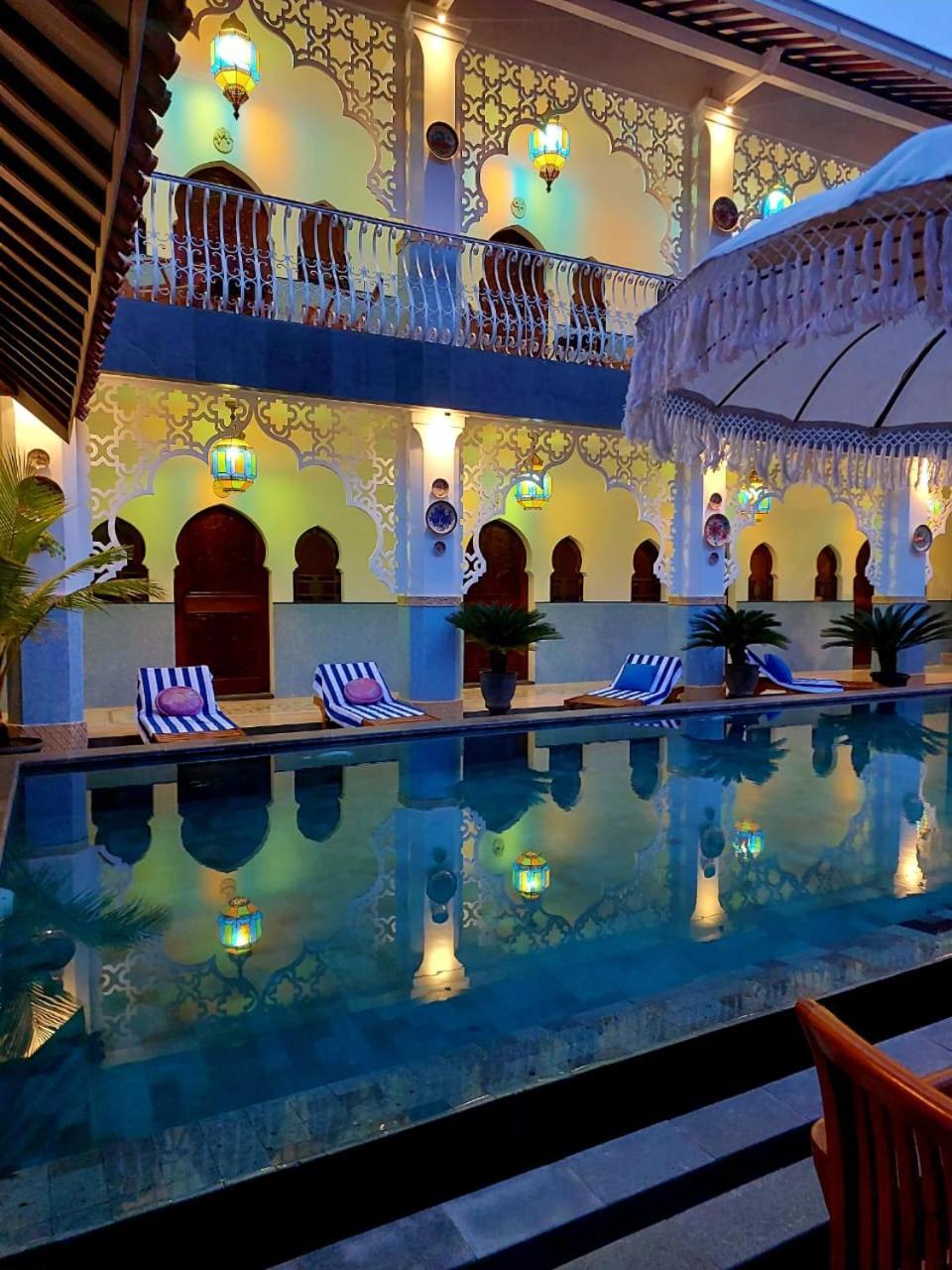 Blue Garden Boutique Hotel Jepara Esterno foto