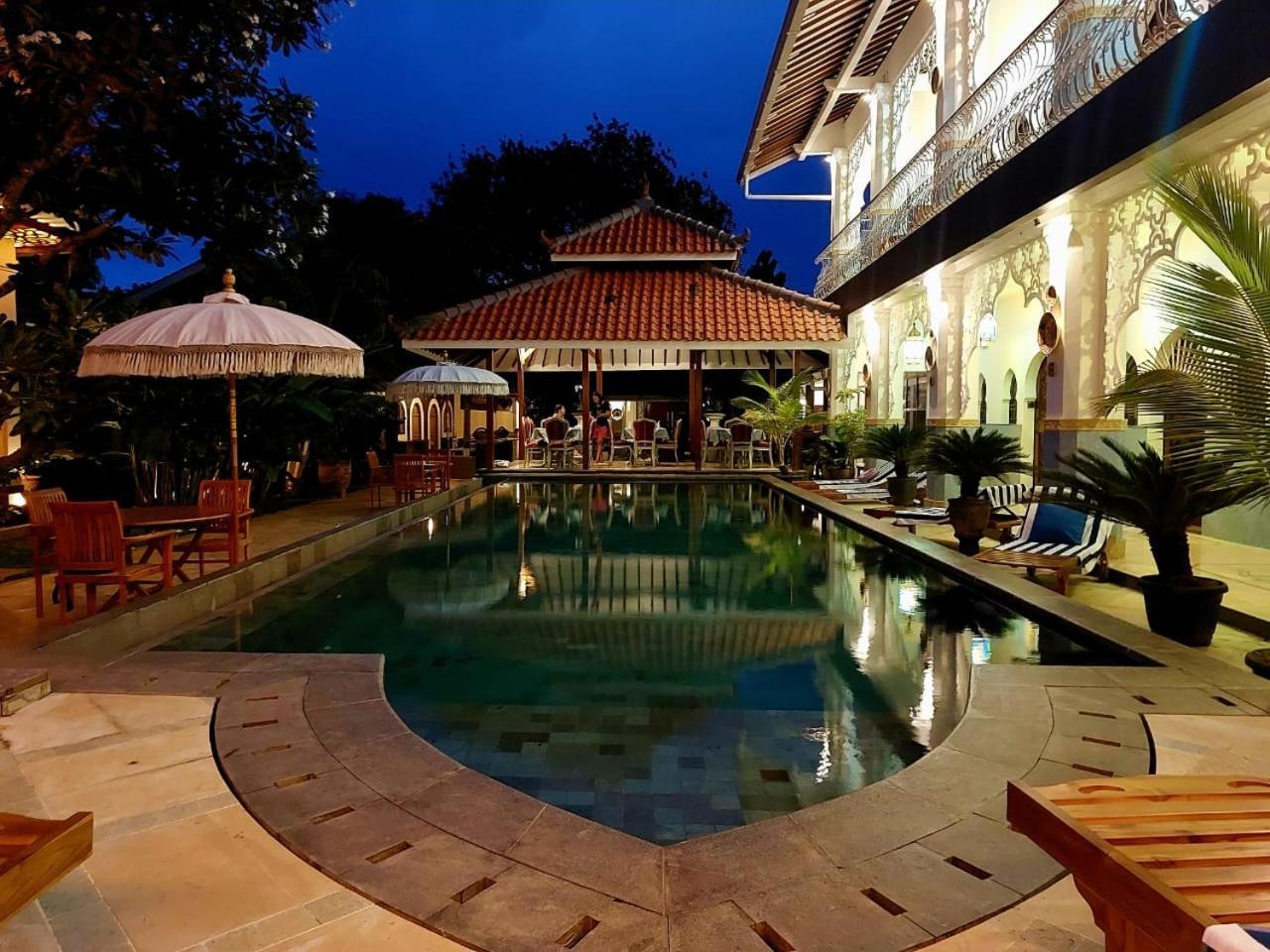 Blue Garden Boutique Hotel Jepara Esterno foto
